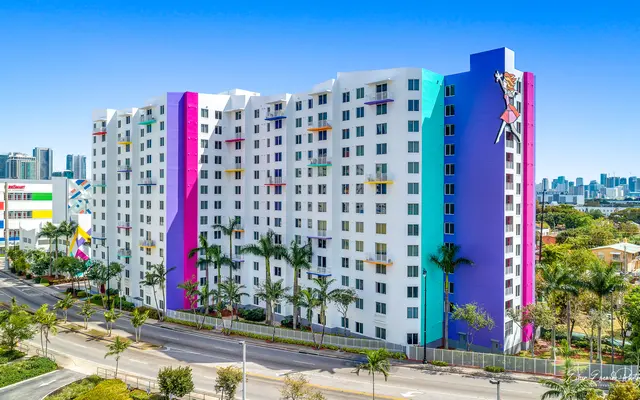 Los Sueños Apartments Los Sueños Apartments - Building