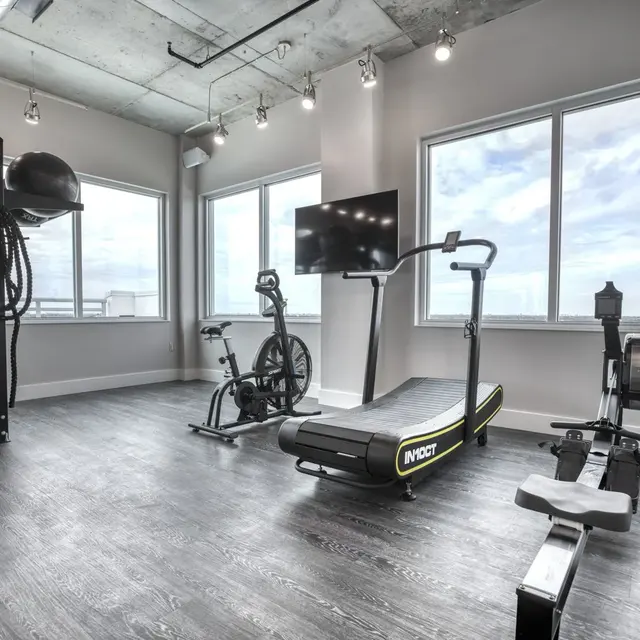 Vantage St Pete - Fitness, Pilates, Working Out