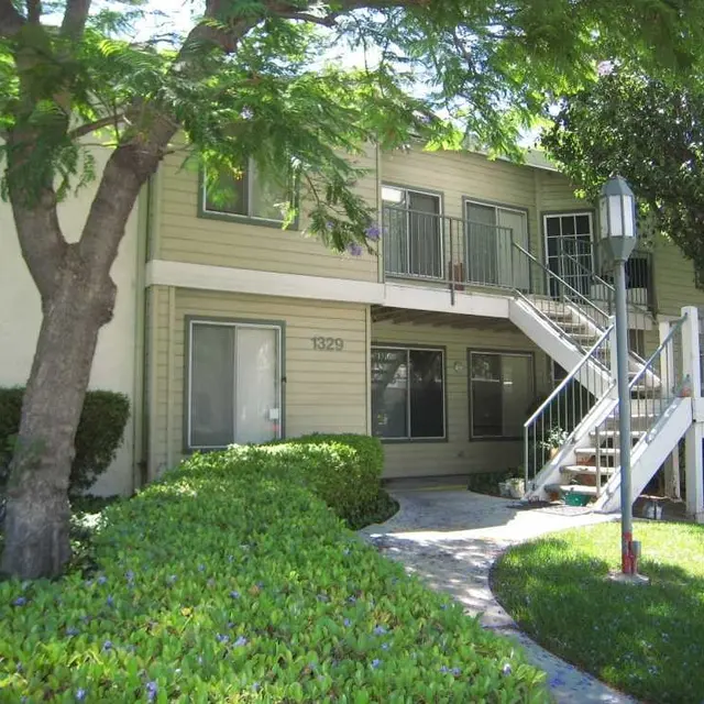 Emeritus Park - City, Grass, Neighborhood