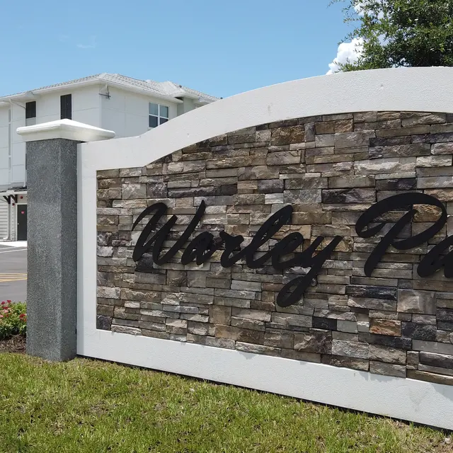 Warley Park - Wall, City, Tree