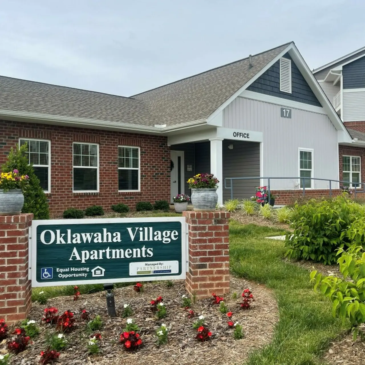 Oklawaha Village - Leasing Office