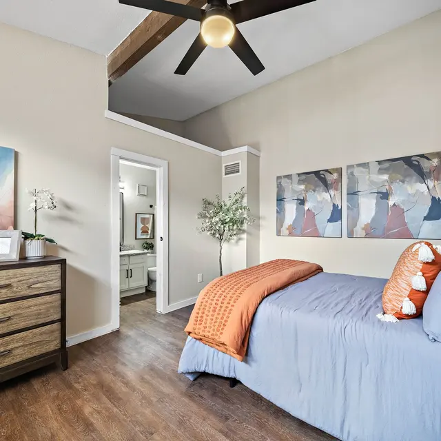 51Ten Townhomes - Interior Design, Indoors, Ceiling Fan