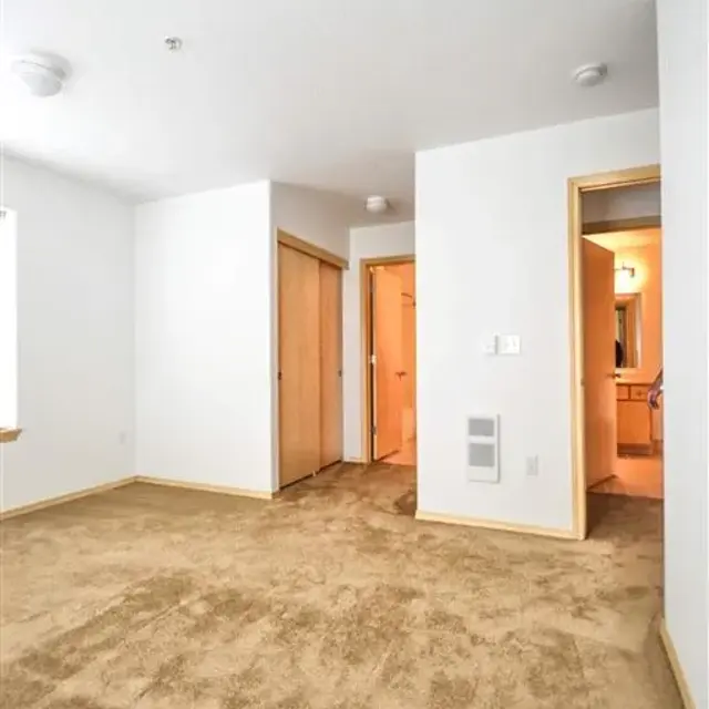 Cascade Crest Apartments - Floor, Flooring, Indoors