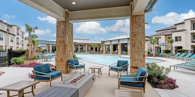 The Argonne - Pool, Water, Hotel