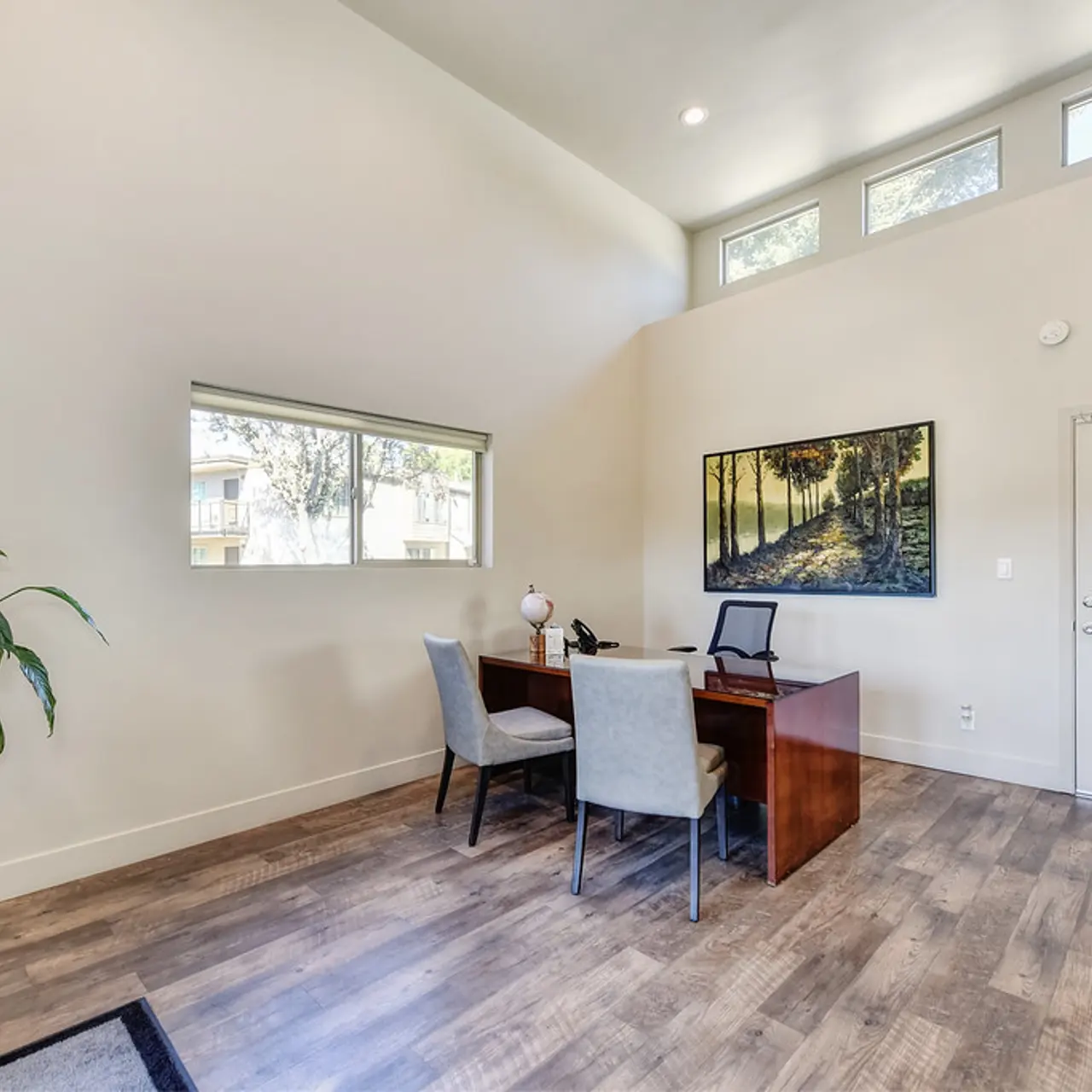 Lincoln Woods Apartments - Building, Flooring, Floor