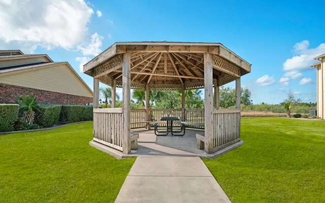 Champion Homes at Canyon Creek - Bench, Grass