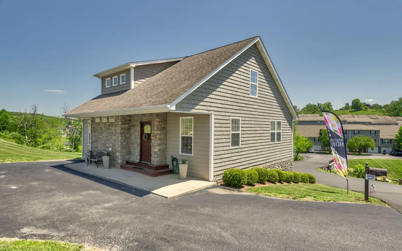 Willow Run Apartments - Grass, Housing, Outdoors