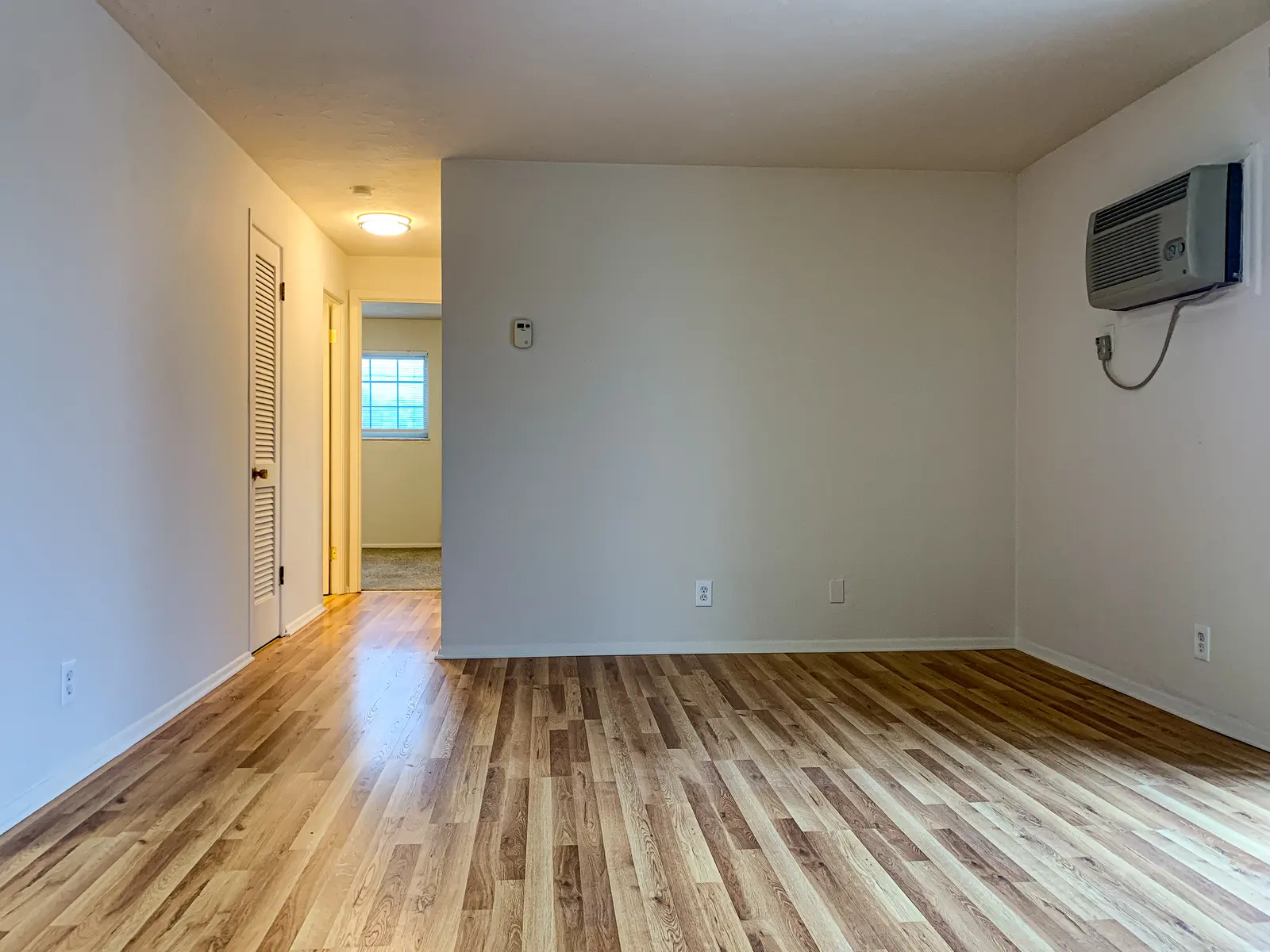 Pentamen Arms - Floor, Flooring, Indoors