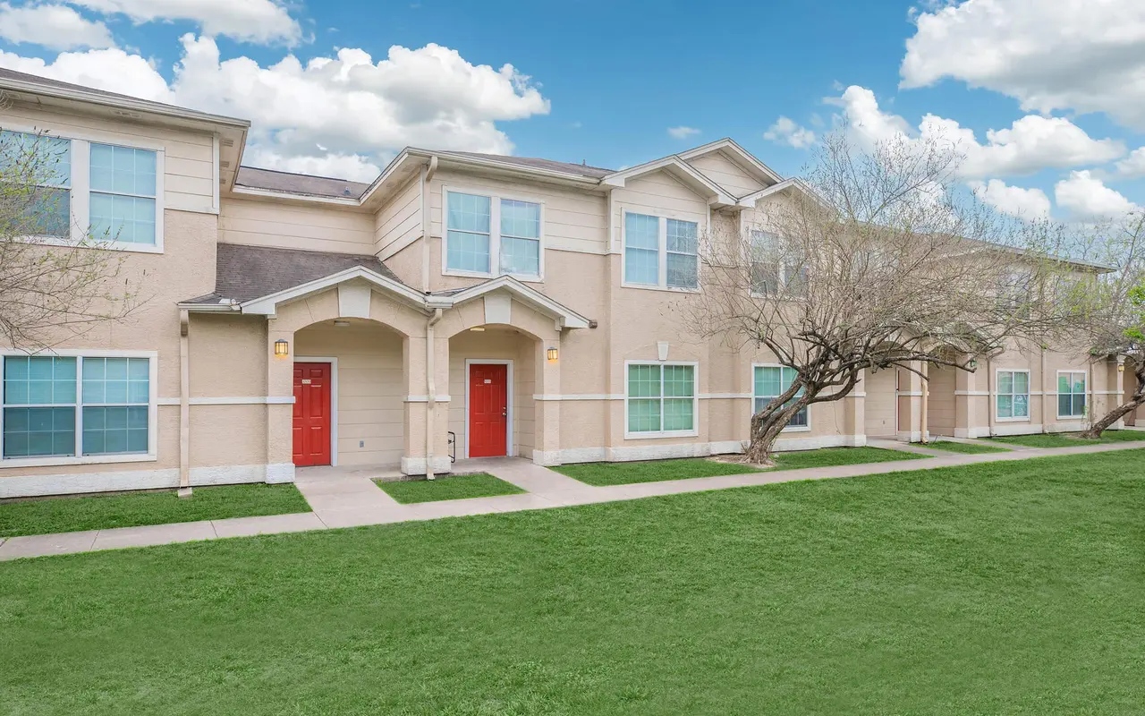 Oak Harbor - Grass, Condo, Housing