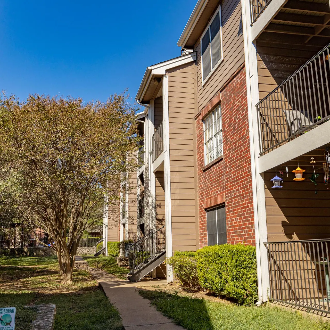 Hunt Club The Orion North Austin apartments yard