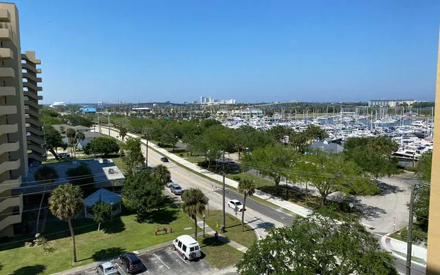 Windsor Maley at the River - City, Urban, Building
