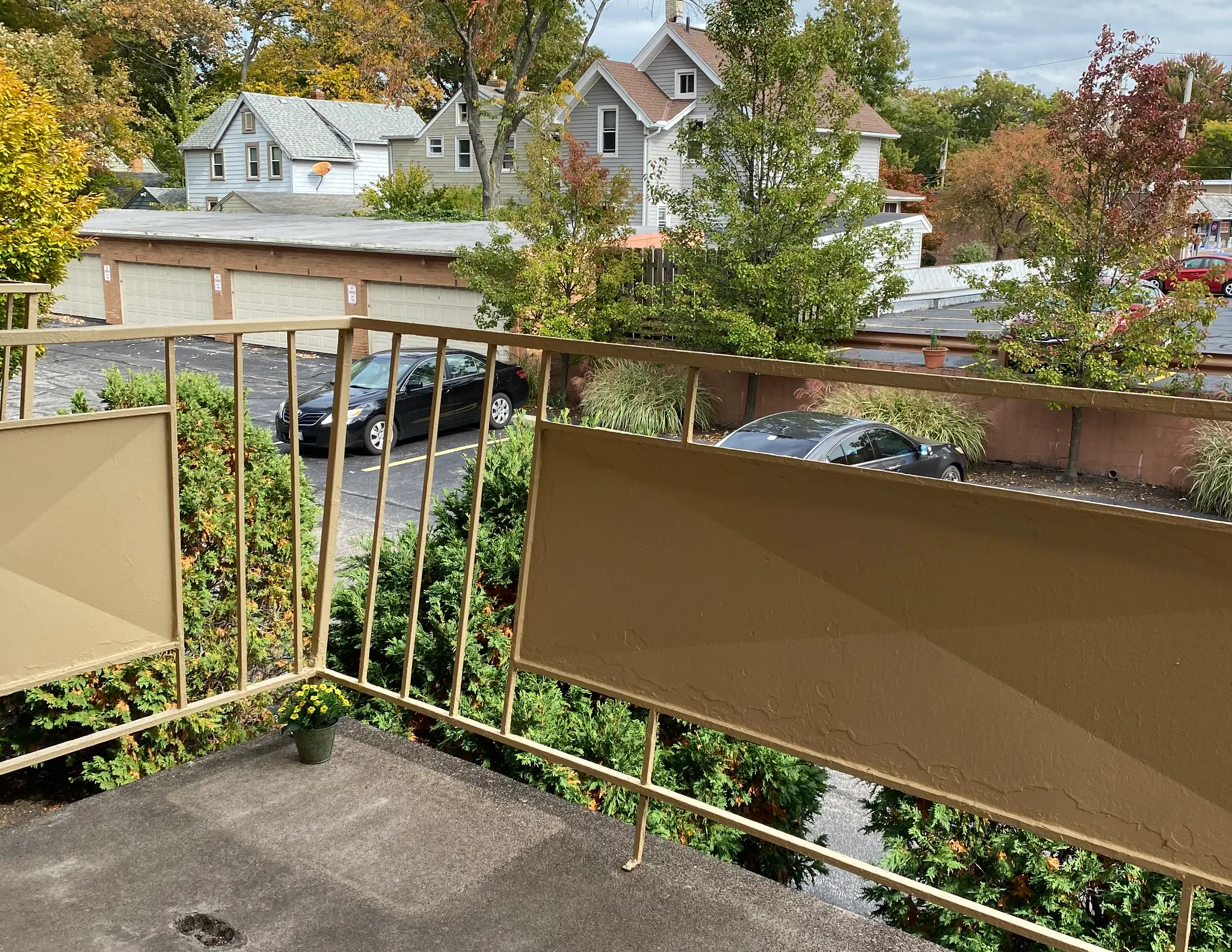 Fairview Park Manor - Balcony, Railing