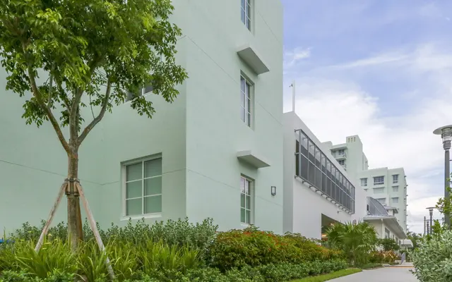 Pinnacle at Tarpon River Apts Building