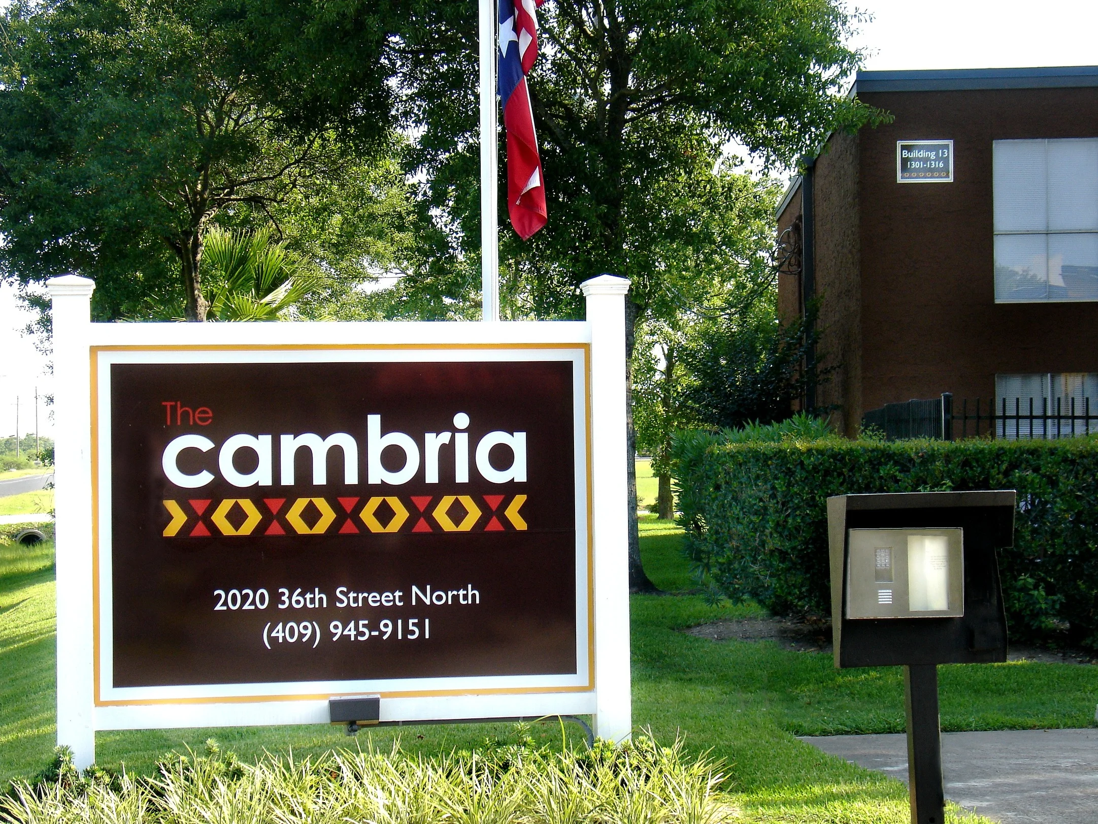 The Cambria Apartments - Grass, Plant, Bush