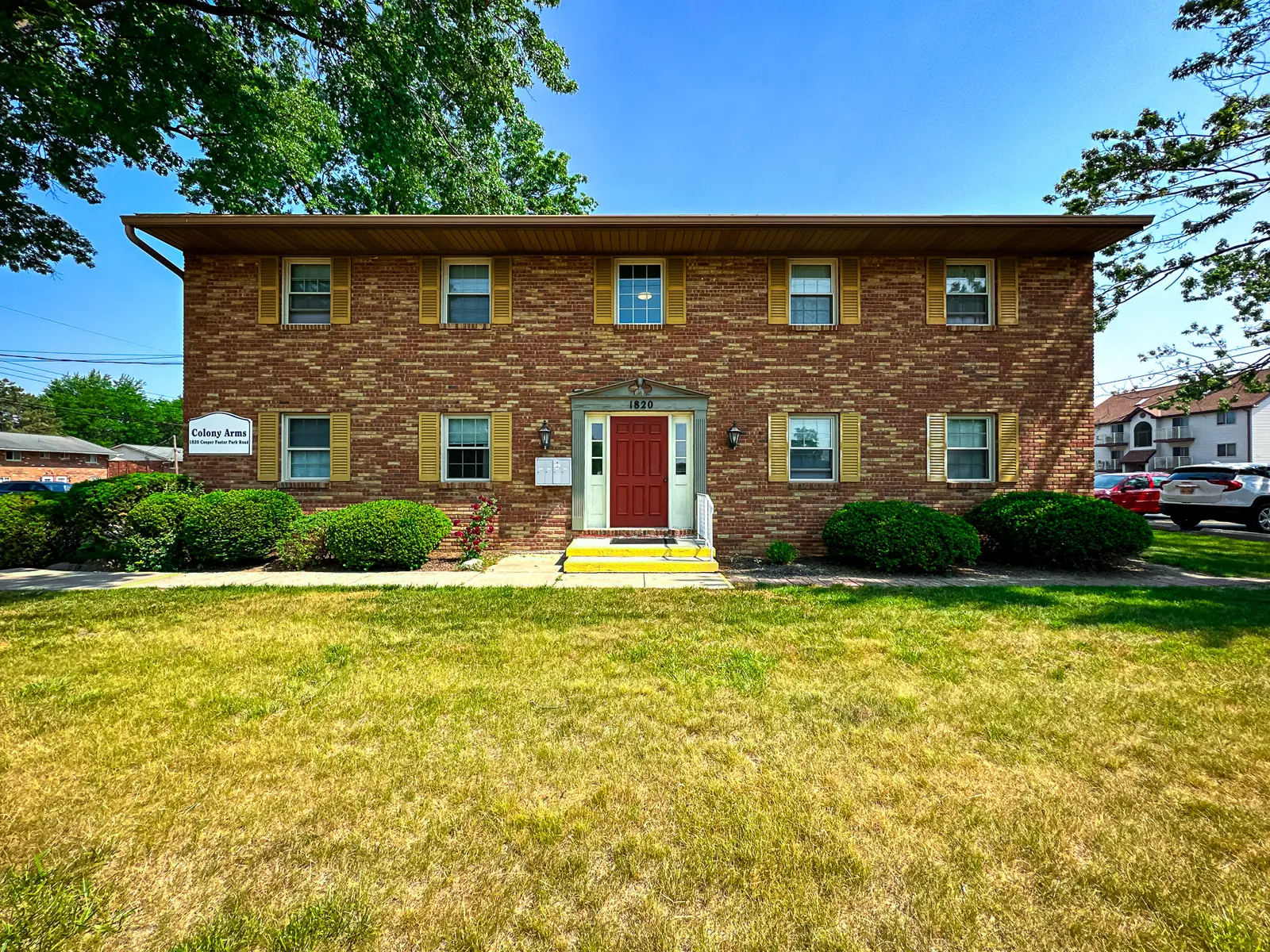 Colony Arms - Grass, Lawn, Car