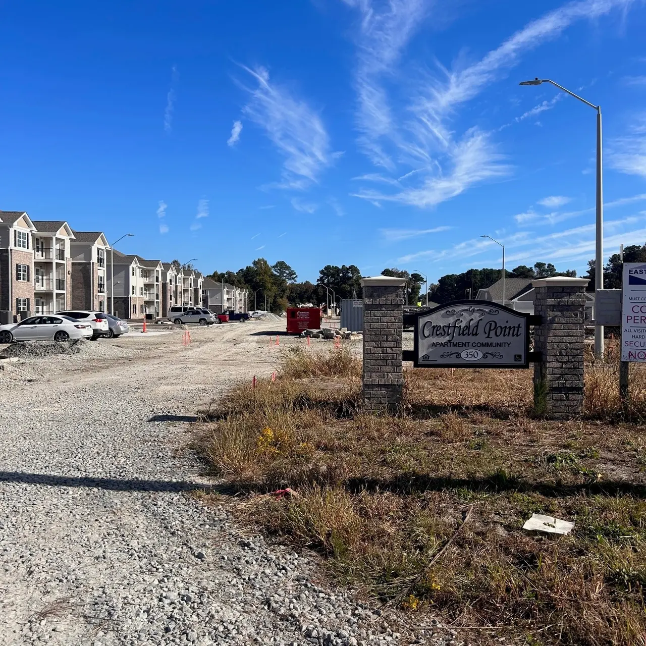 Crestfield Point - Car, Suburb