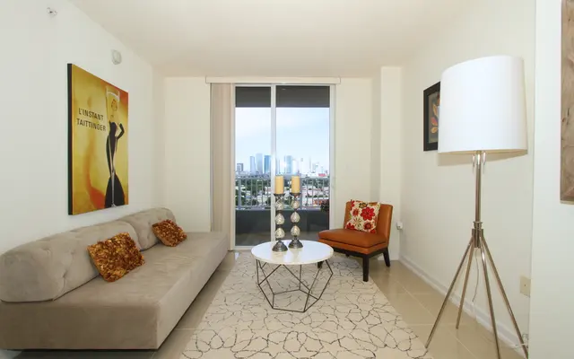 Vista 12 Living Room