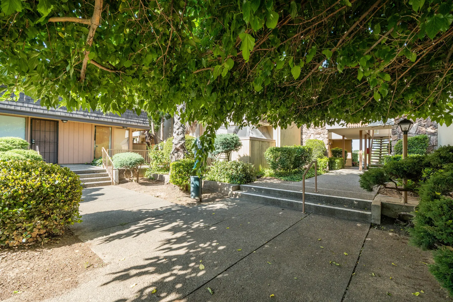 Crestview North - Garden, Outdoors, Hotel