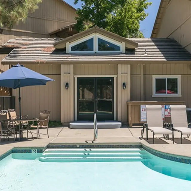 Sunrise Creek Apartments - Pool, House