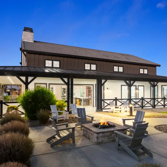 Modern farmhouse, Exterior design, Twilight