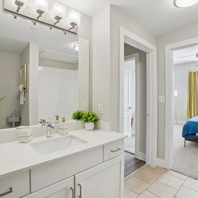 Bathroom - Centreport Lake