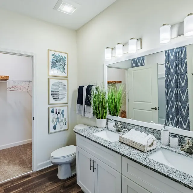 102960079.jpg 102960079.jpg