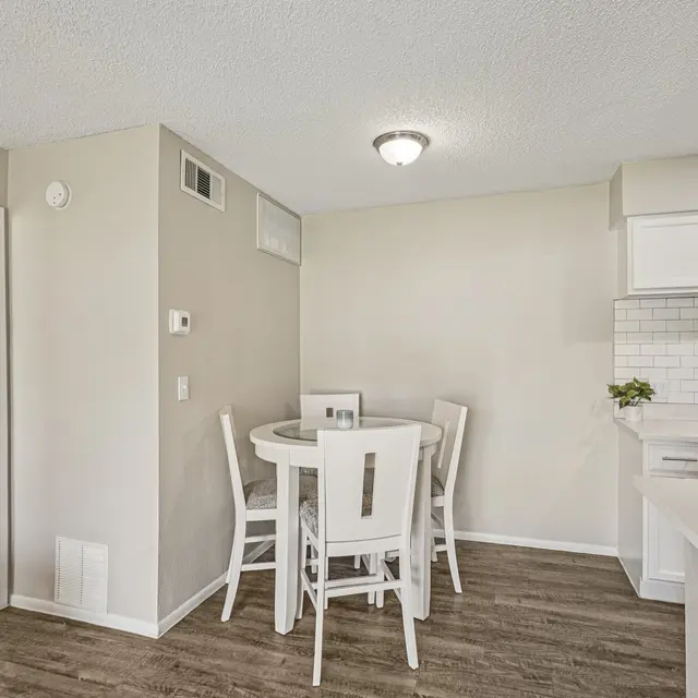 8-web-or-mls-Center Rd-S2607-008.jpg