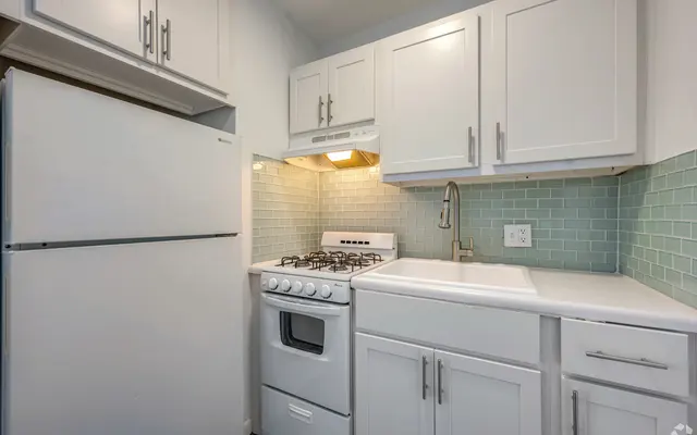 Lakewood-Plaza (20)-min.jpg