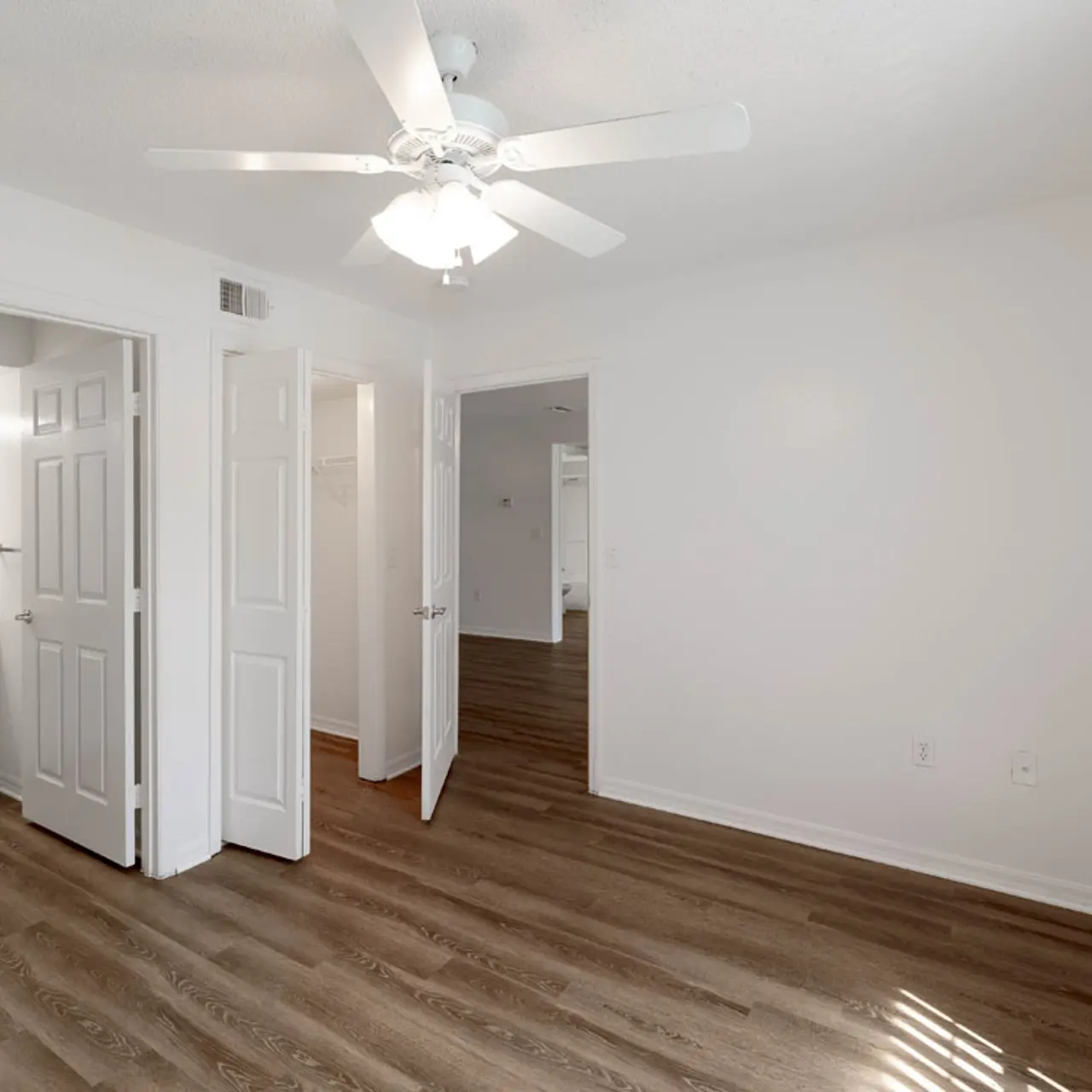 Lakeland Landing - Newly Renovated Homes