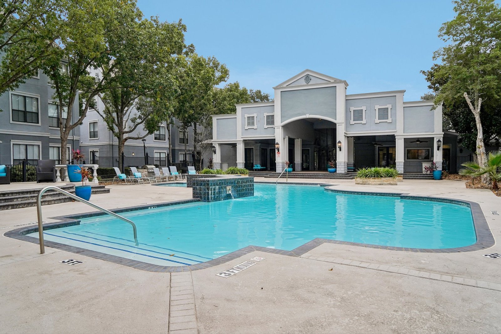 1 Bedroom Rental – 2500 Woodland Park Dr, Houston, TX, 77077