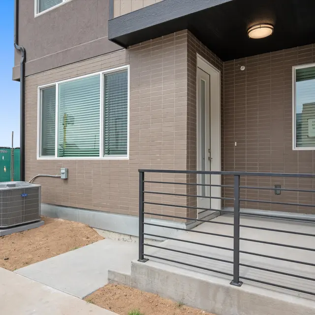 05-Exterior Front Entry - Unit 1.jpg 05-Exterior Front Entry - Unit 1.jpg