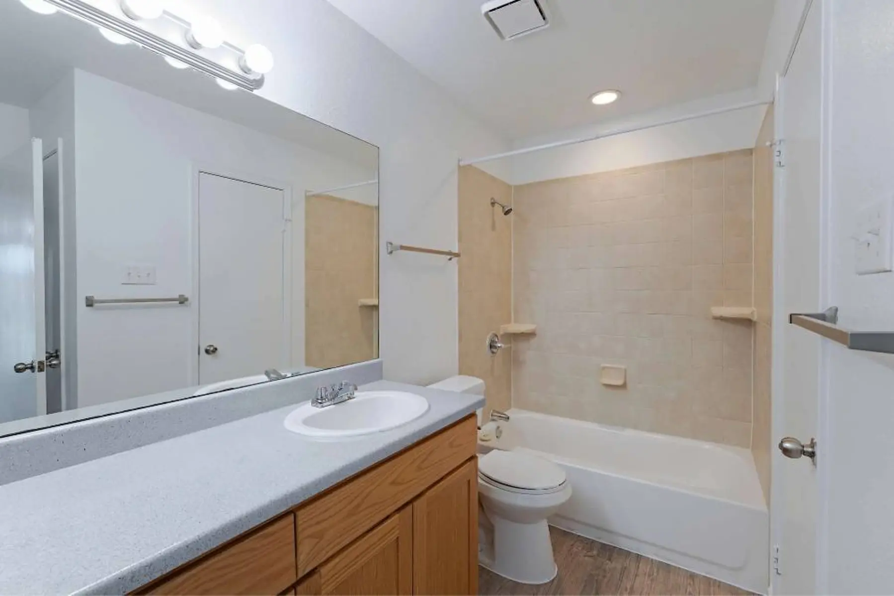 p2527064_Lexington_Hills_2bed_1bath_A_17_2_FloorPlan.jpg