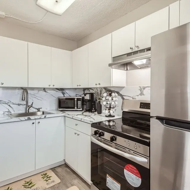 311 NW 42nd Ct #101 - Web Quality - 017 - 18 Kitchen.jpg