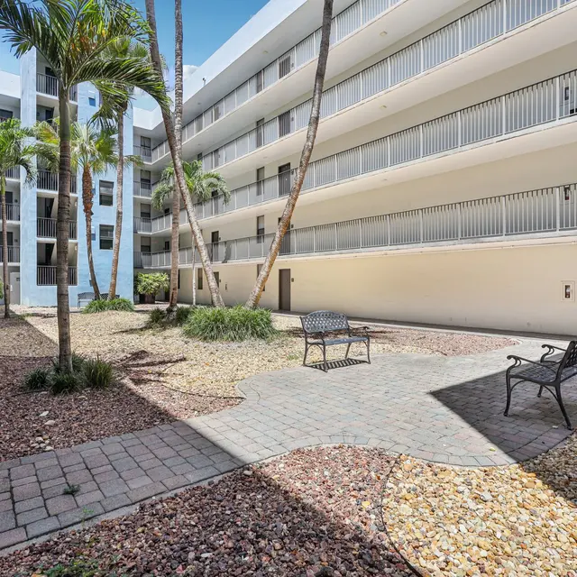 1-web-or-mls-1490 NE 123rd St Apt S301-S0708-001.jpg