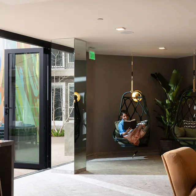 The Den Lounge - Folia